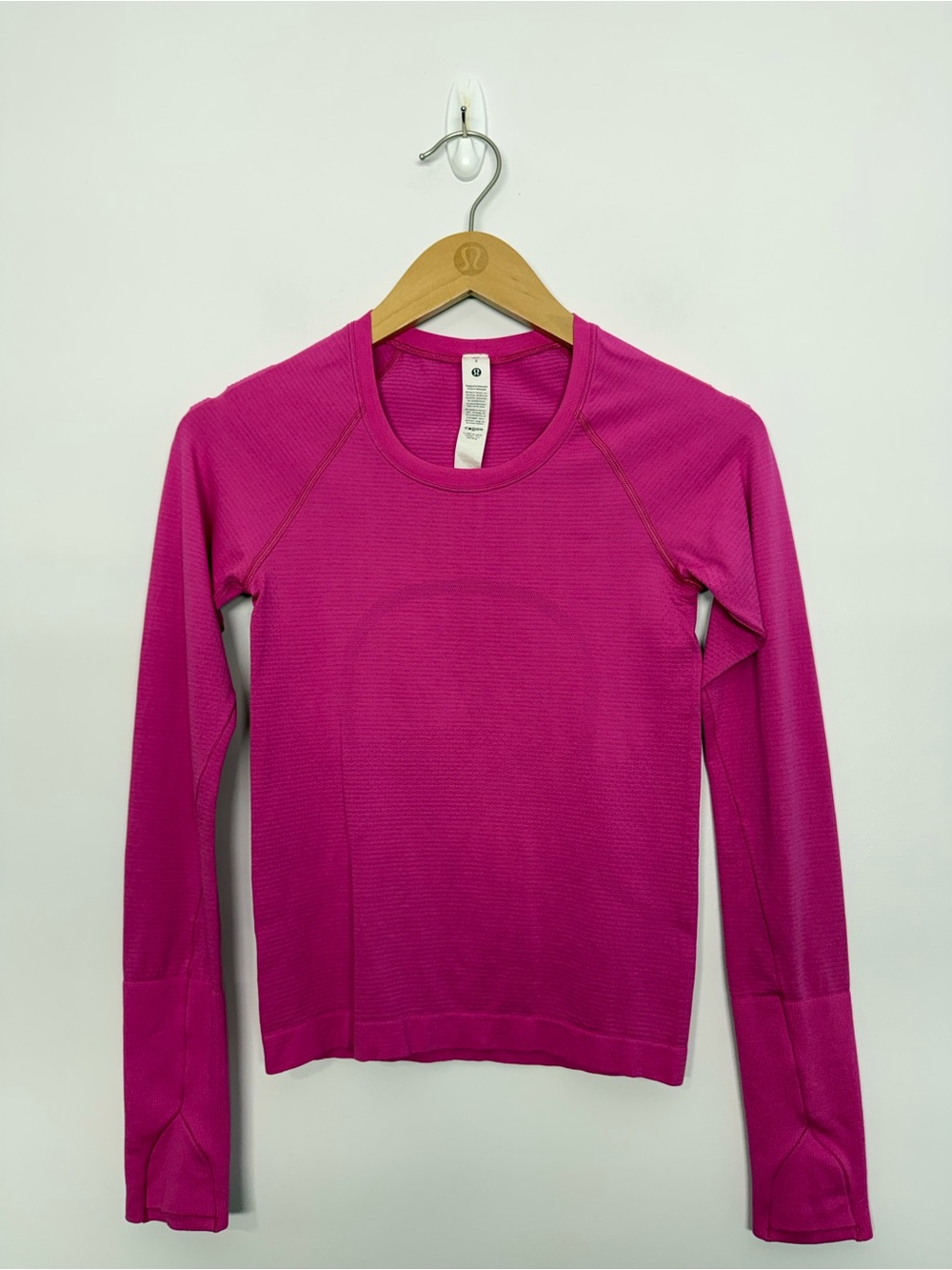 20: Lululemon Swiftly Tech Long-Sleeve Shirt 2.0 Race Length Sonic Pink Size 2